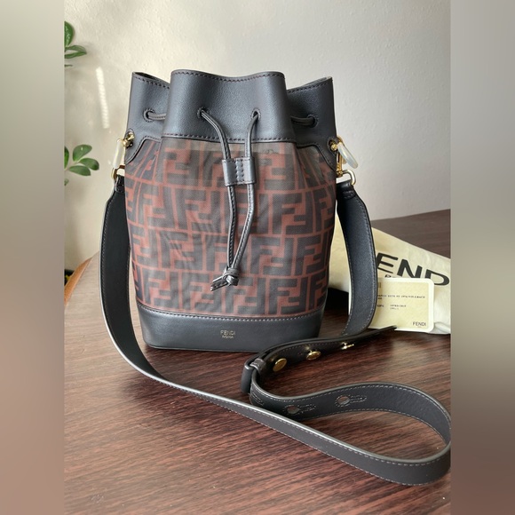 AUTHENTIC FENDI MON TRESOR BROWN BUCKET BAG IN ZUCCA MESH RETAIL 2,490$ - Picture 3 of 17